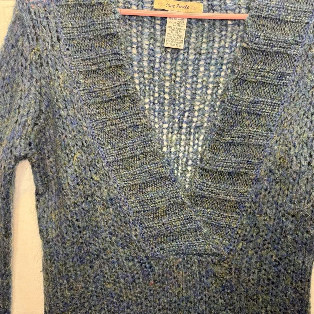 Free People Women's Size M Deep V Neck Knit Ribbed Collar Blue Pullover Sweater